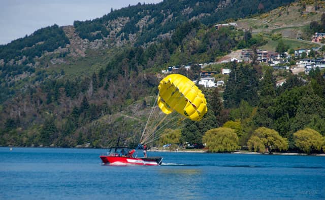 Paragliding Queenstown New Zealand: Soar Over Lake Wakatipu